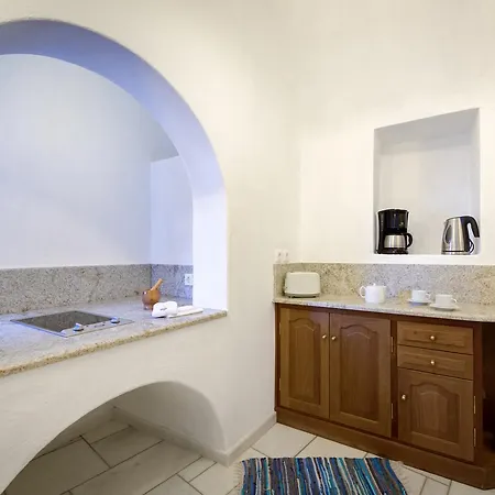 Chelidonia Traditional Hotel